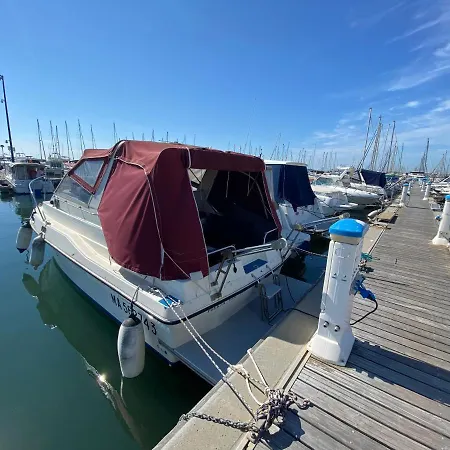 Le Bateau De La Joie De Vivre Botel